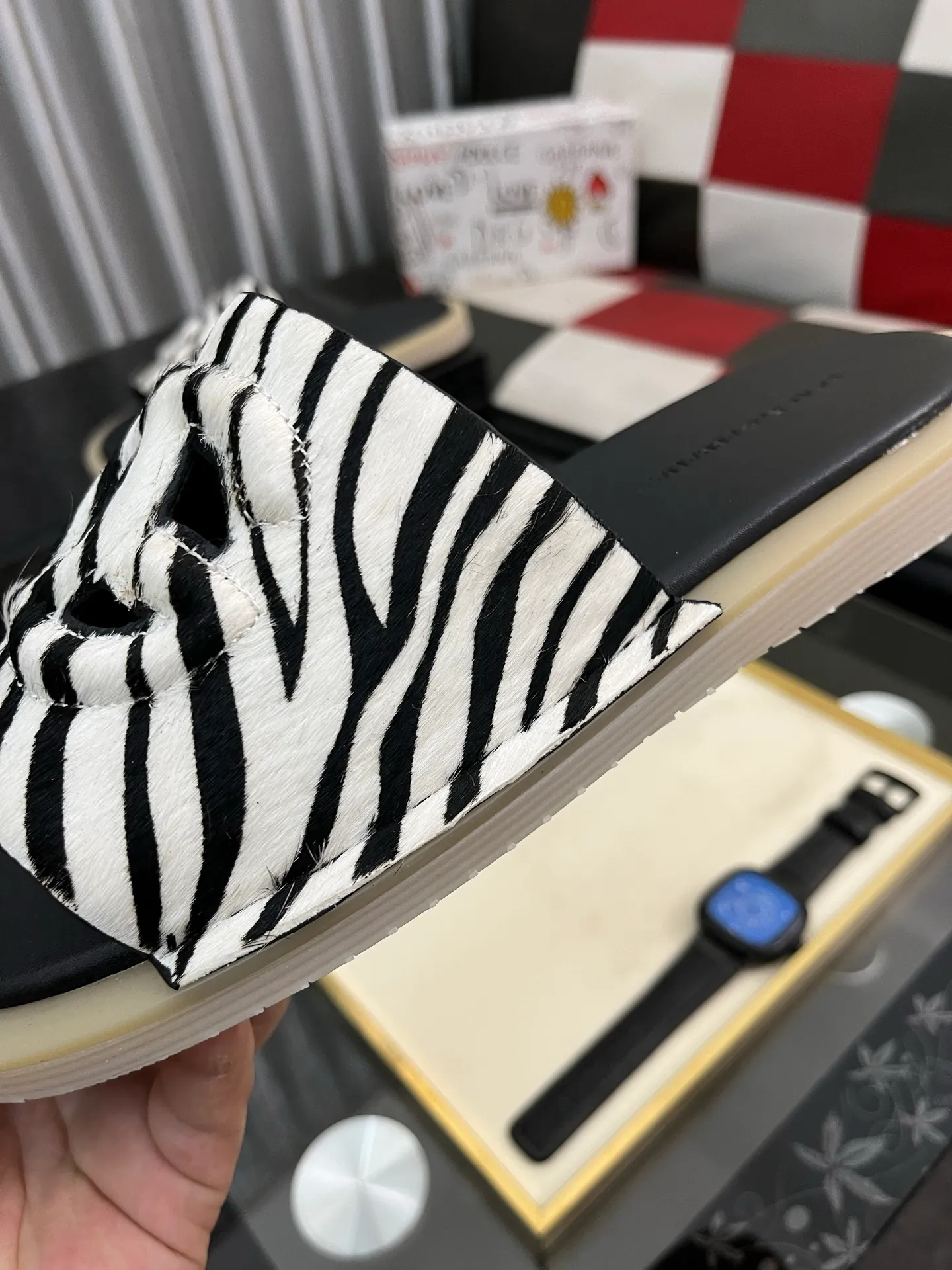 Men's Men's Shoes 💰340⌚️⌚️ (DG) The latest casual slippers are fashionable and versatile, and can add luster to various looks. Create an exquisite design with unique dynamic vitality and modern atmosphere, showing modern elegance. Size: 38-442️⃣Colors available